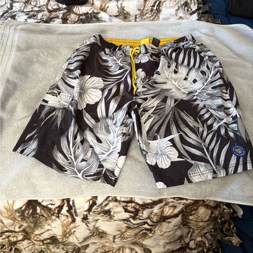 Tropical Black and White Men's Swim Shorts